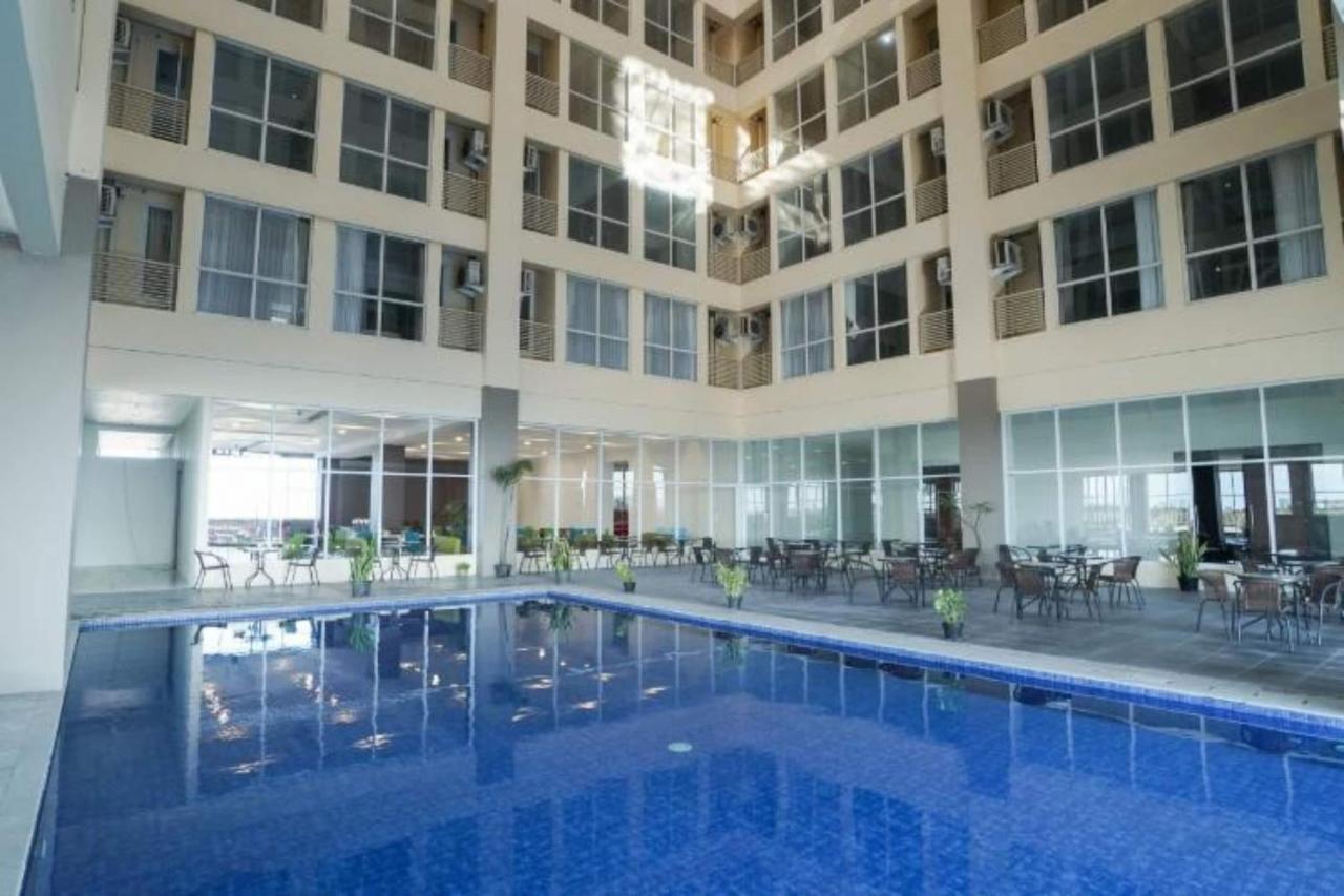 My Tower Hotel Сурабая Екстериор снимка