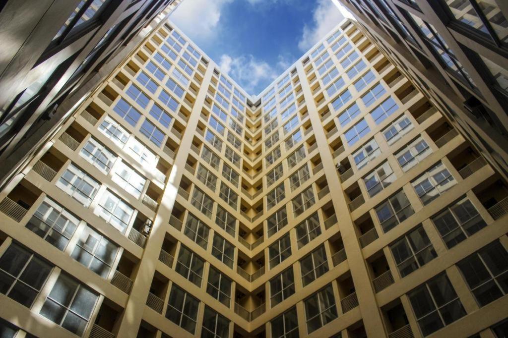 My Tower Hotel Сурабая Екстериор снимка