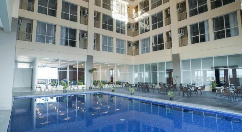 My Tower Hotel Сурабая Екстериор снимка